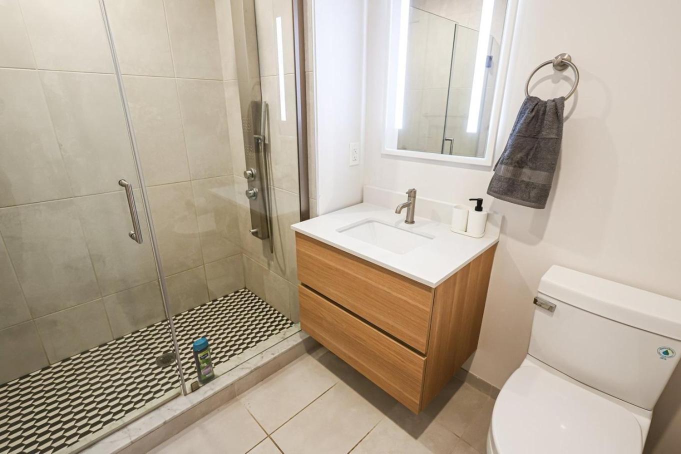 Trendy 1bed Unitatglenwood Apartment Philadelphia